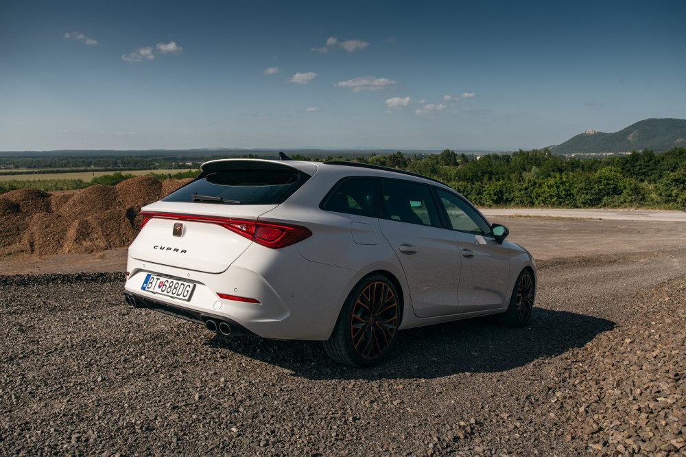 Audi S3 a CUPRA Leon Sportstourer